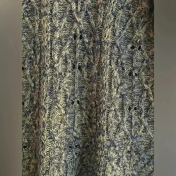 American Eagle Outfitters Women’s Medium Sweater - Picture 3 of 5